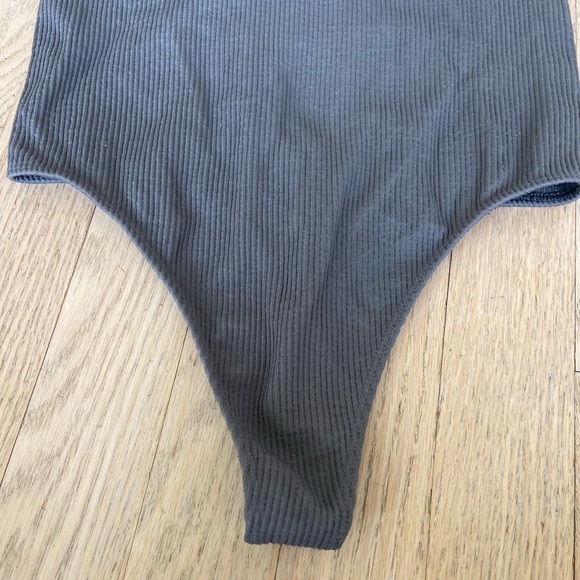 Garage low cut gray body suit - Picture 2 of 4